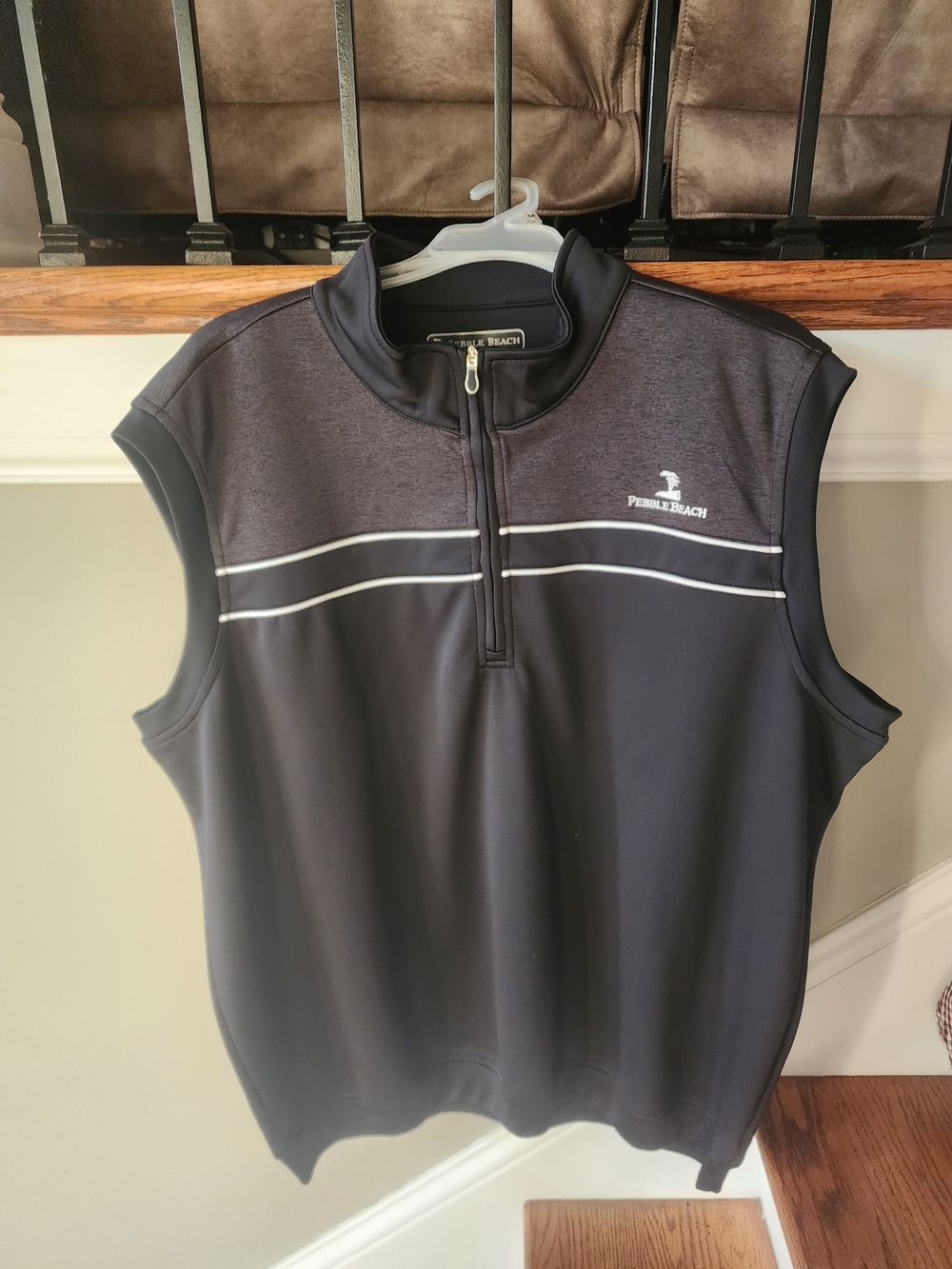 Pebble Beach Men’s Black & Gray Sleeveless Quarter-Zip Golf Vest